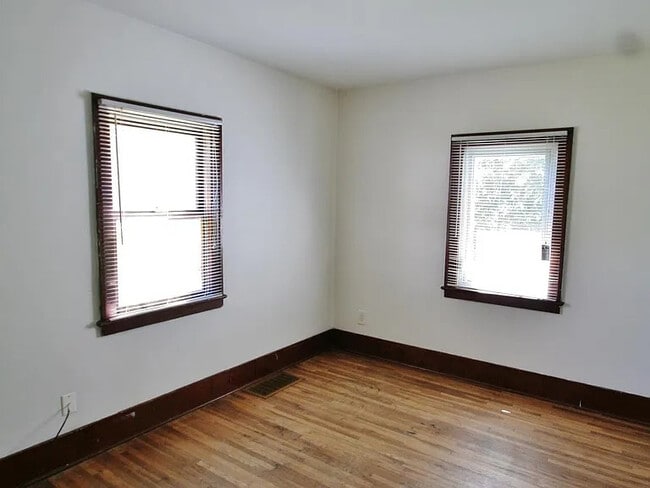 Building Photo - 1807 3rd St SW