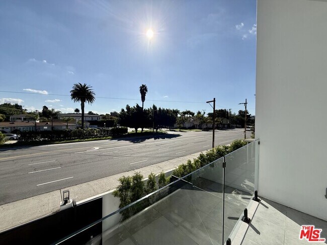 Building Photo - 10475 W Olympic Blvd