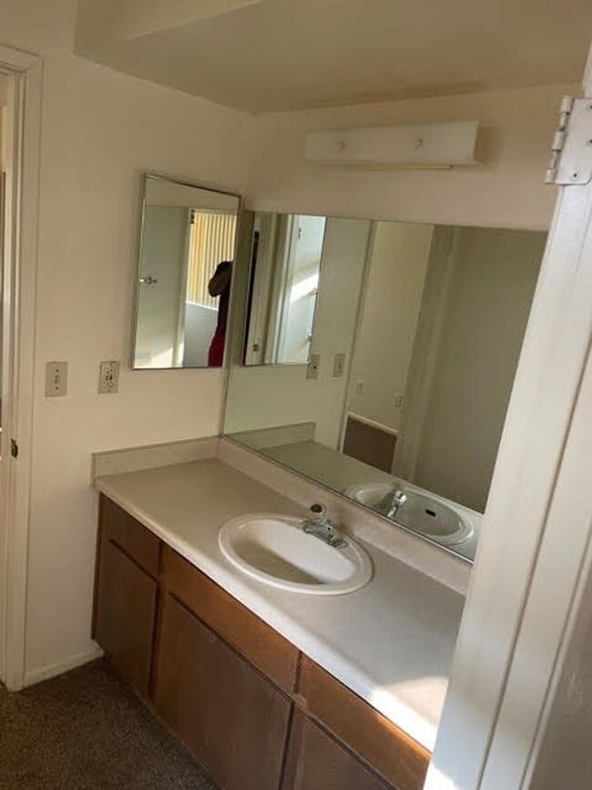 Building Photo - Laughlin Bay Village- 2 Bedroom Unit!