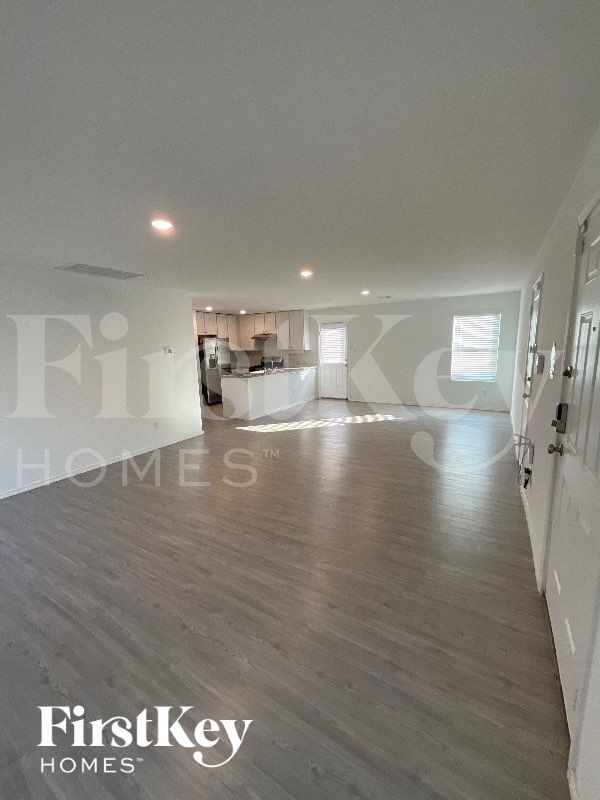 Building Photo - 1339 White Willow