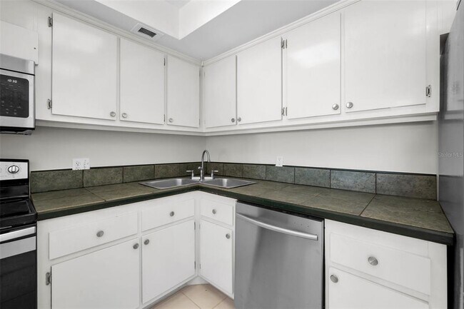 Building Photo - 800 S Gulfview Blvd