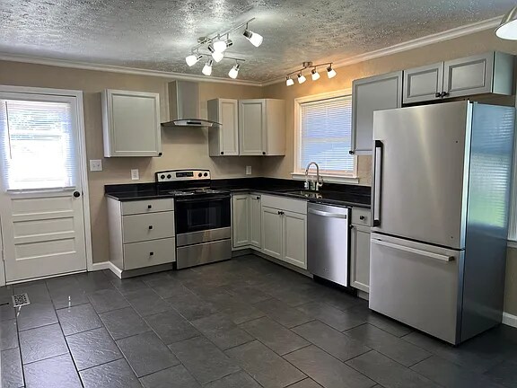 Building Photo - 7 Jones Cir