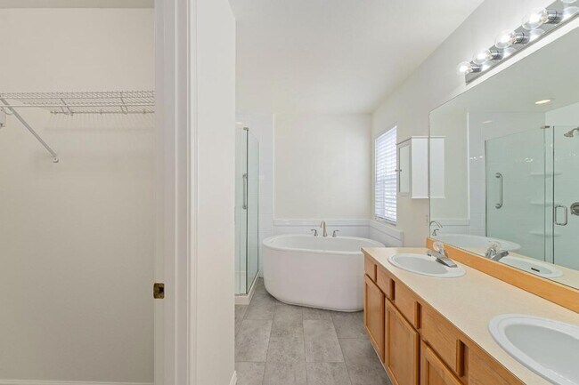 Building Photo - Spacious DuPont Home with A/C, Bonus Loft, Large Patio & Fully Fenced Yard!