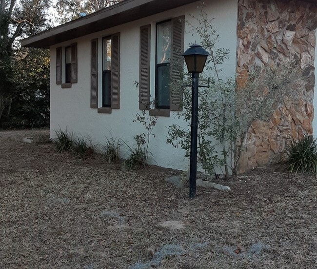 Building Photo - **Move In Special**