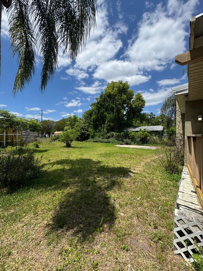 Building Photo - Freshly Renovated 3/2 Single Family in Wes...
