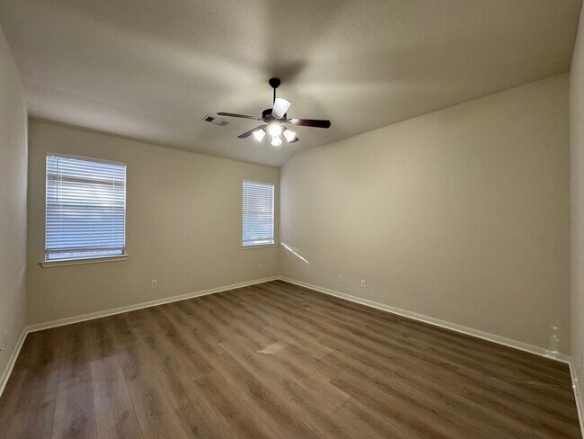 Building Photo - 34 N Montfair Park Cir