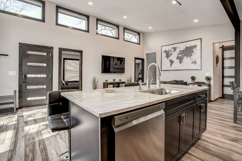 Building Photo - 1146 E Gudgell Ave