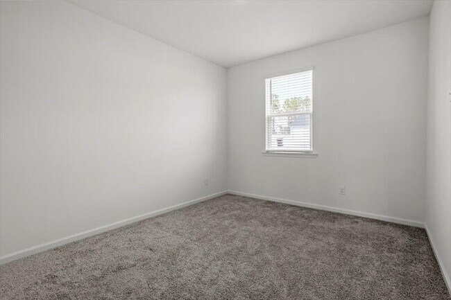 Building Photo - 645 Thomas Gage Dr