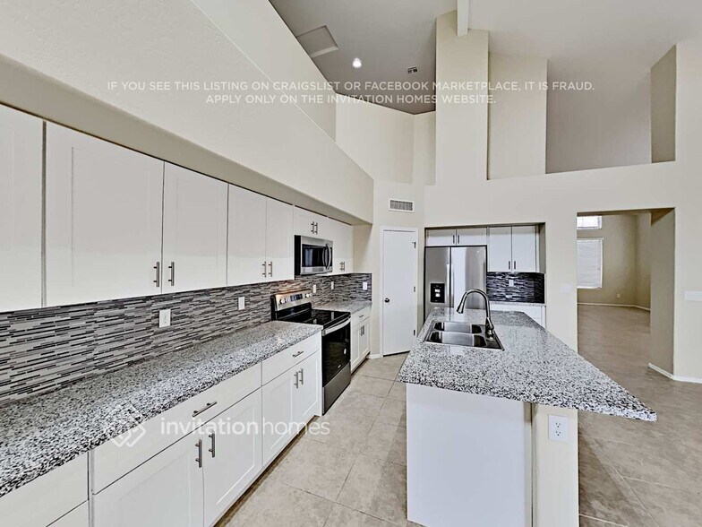 Building Photo - 15917 W Calavar Rd