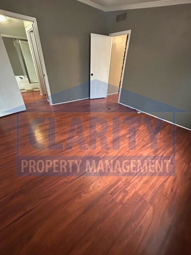 Building Photo - Three bedroom home w/ fenced in yard!