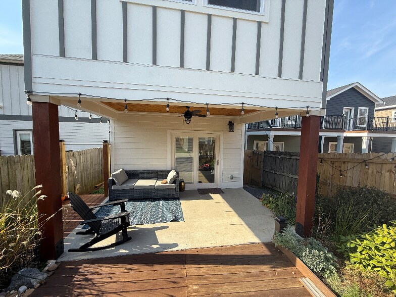 Building Photo - 3813 Dr Walter S Davis Blvd