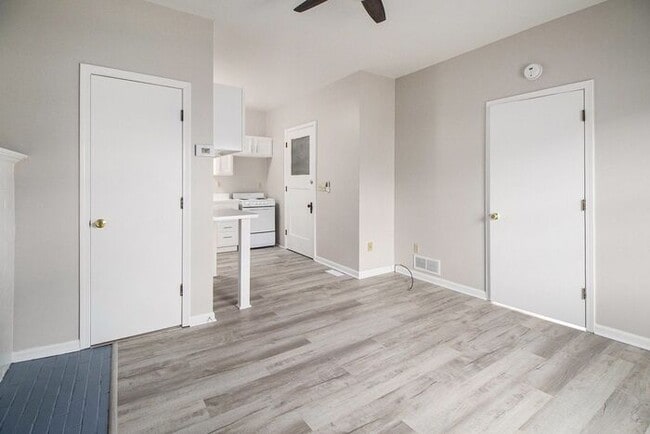 Building Photo - $799 Chic & Renovated 1BR with Style- Ask about our security deposit alternative!
