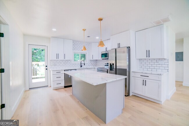 Building Photo - 2625 Santa Barbara Dr NW