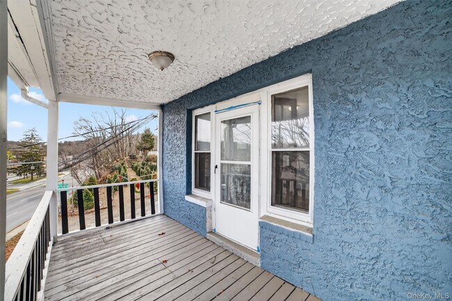 Building Photo - 364 Ashford Ave