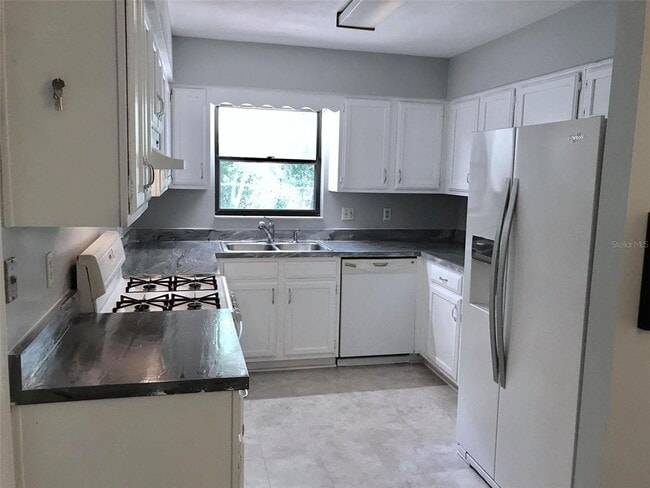 Building Photo - 7215 SW 18th Pl
