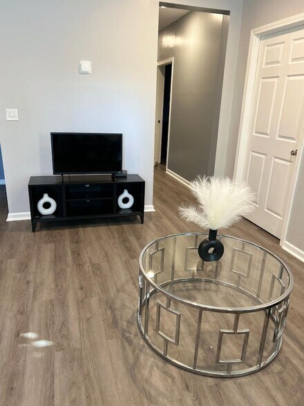 Building Photo - 2602 Glenbrook Ln