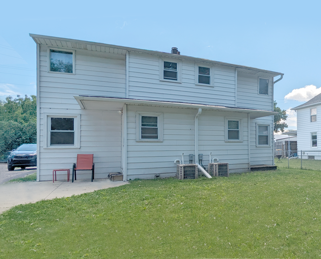 Building Photo - 117 19th St SE