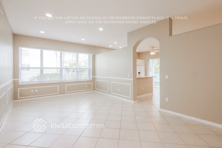 Building Photo - 5213 SW 158th Ave