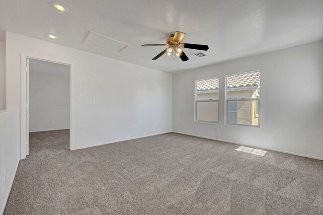 Building Photo - Adorable 2 story in the Northwest! Fresh paint and new carpet!