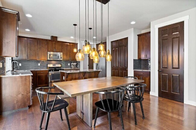 Building Photo - **Stunning Luxury Home in Desirable Mukilteo for RENT!** Available August 25th for MOVE IN