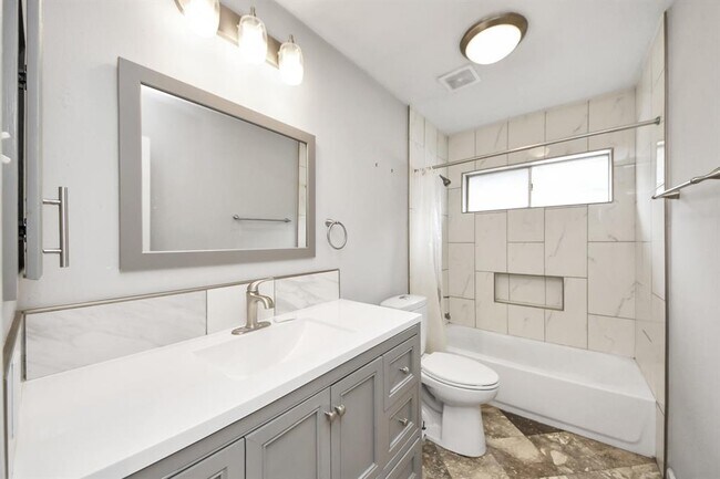 Building Photo - 2706 Plantation Dr