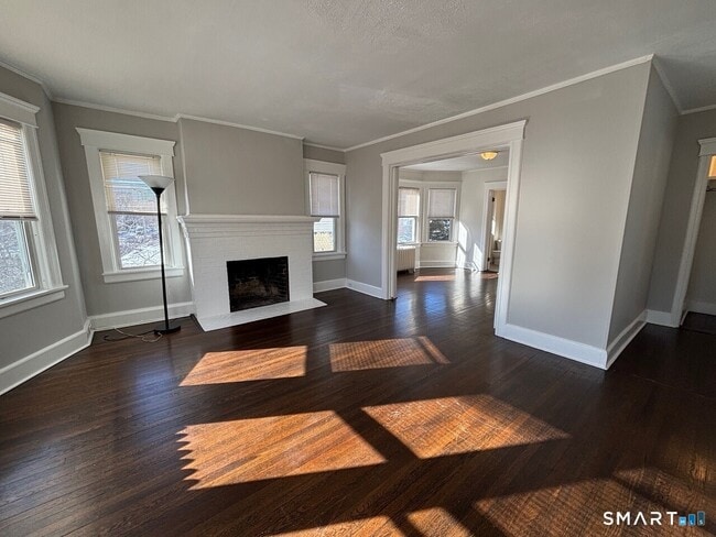 Building Photo - 52 Hoyt St