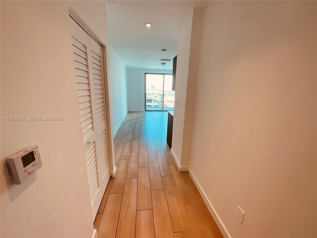 Building Photo - 1600 SW 1st Ave