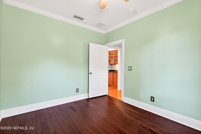 Building Photo - 1580 Glendale St