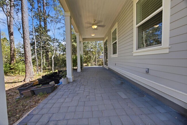 Building Photo - 15 Beacon Point Dr
