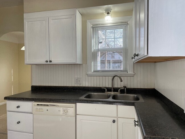Building Photo - Charming 3-Bedroom Home for Rent – Quiet C...