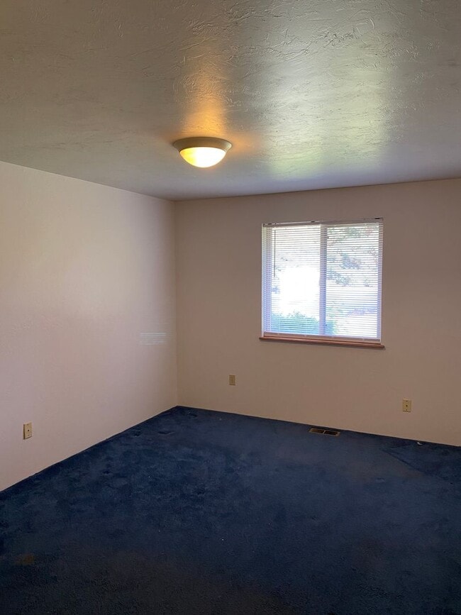 Building Photo - 4800 Airway Dr NE