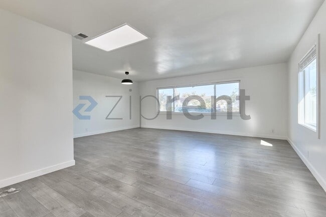 Building Photo - 1410 Central Ave