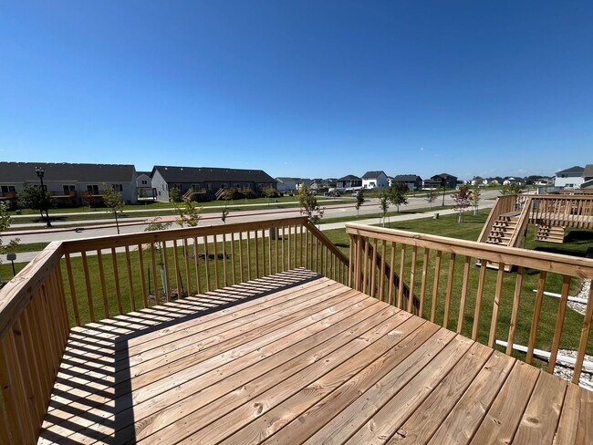 Building Photo - 3 Bed 3 Bath Townhome