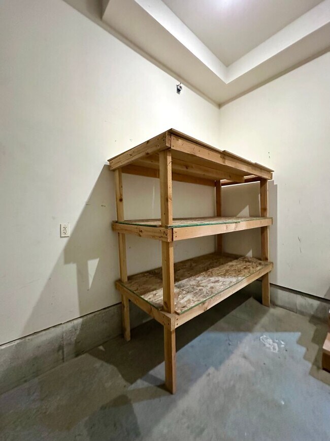 Building Photo - K1021