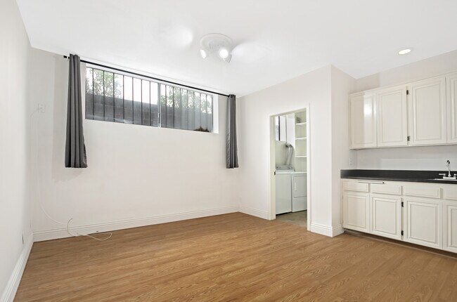 Building Photo - 1138 20th St