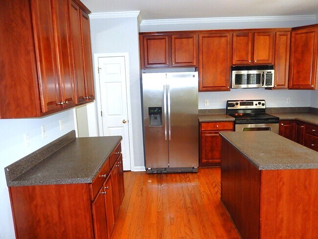 Building Photo - 3335 Archdale Dr