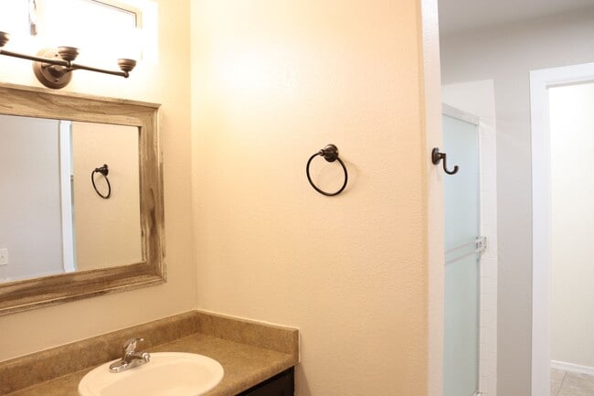 Building Photo - Three bedroom home in Canyon de Flores