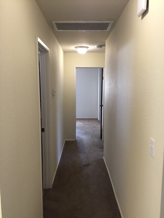 Building Photo - 3 BEDROOM HESPERIA HOME! GREAT LOCATION! SPACIOUS LOT!