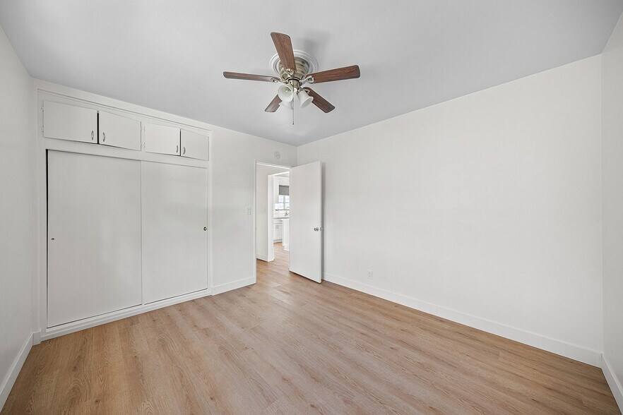 Building Photo - 426 S Los Robles Ave