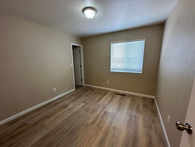 Building Photo - 7465 Hinton Dr
