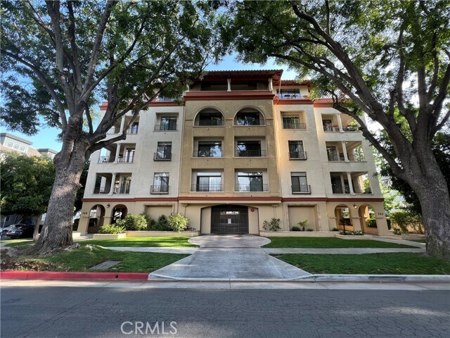 Primary Photo - 742 Locust St