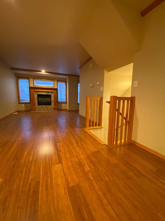Building Photo - Appealing 3 bed / 1.5 bath townhouse in Greenwood/N Seattle