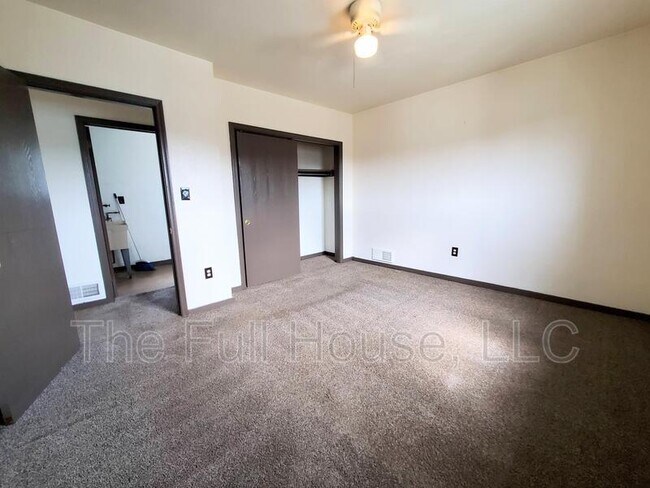 Building Photo - 705 Lorenz Ave
