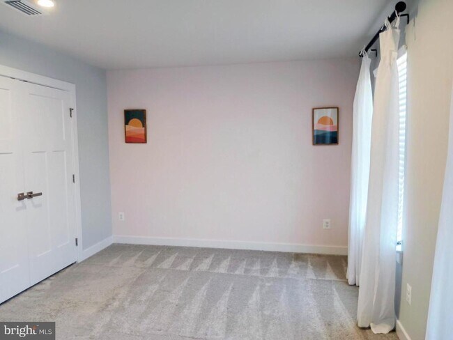 Building Photo - 116 Elmsley Ln