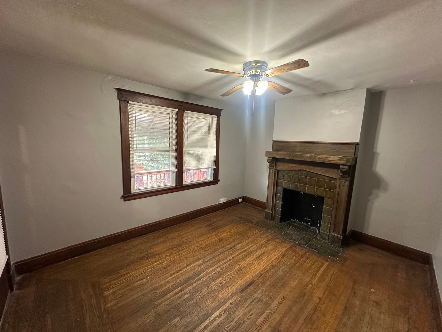 Building Photo - 2322 Ravine St