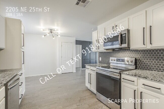 Building Photo - 2205 NE 25th St