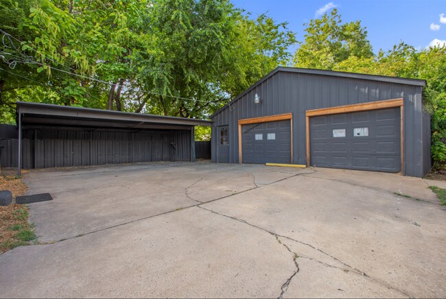 Building Photo - 2139 NW 13th St