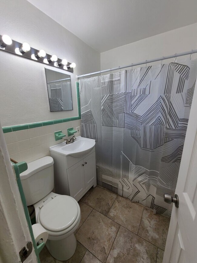 Building Photo - Stunning Corner-Lot Rental: 4BR/2BA with Courtyard