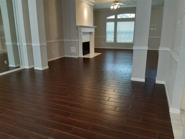 Building Photo - 1385 El Camino Village Dr