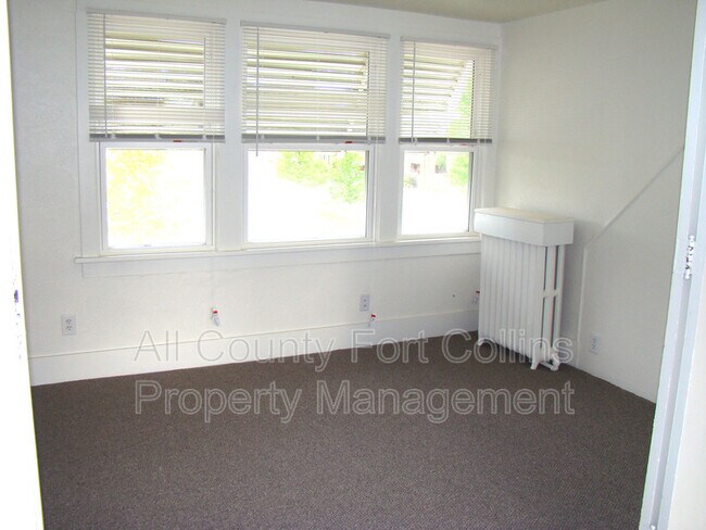 Building Photo - 401 Elm St